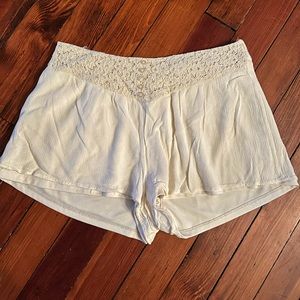 Mimi Chica ivory stretchy shorts w elastic waistband and lace detailing, size L